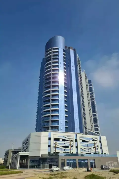 Blue Waves Tower in Dubai Land Residence Complex, Dubai, foto 3