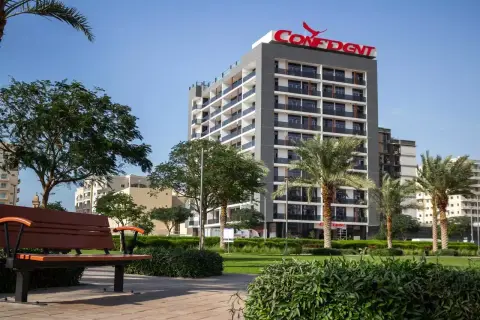 Confident Lancaster in Liwan, Dubai, foto 3