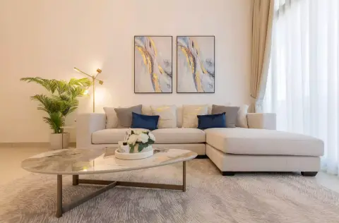 Confident Lancaster in Liwan, Dubai, foto 4