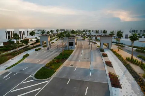 Nad Al Dhabi North in Al Jubail Island, Abu Dhabi, foto 2